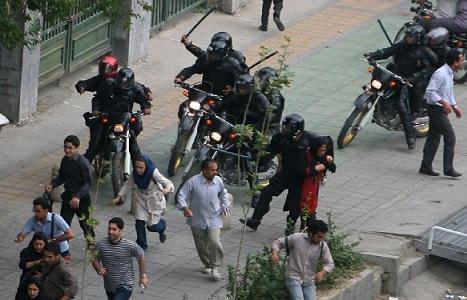 CONTINÚAN LAS MANIFESTACIONES EN IRÁN